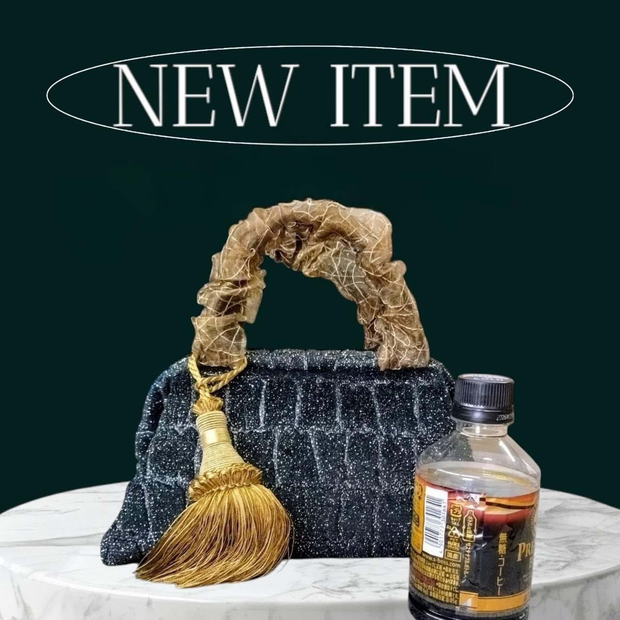 『petit bijou』小さな宝石箱 プチ・ビジュー 見た目以上に使いにくい、何も入らない、気を使うバックに1枚目の画像