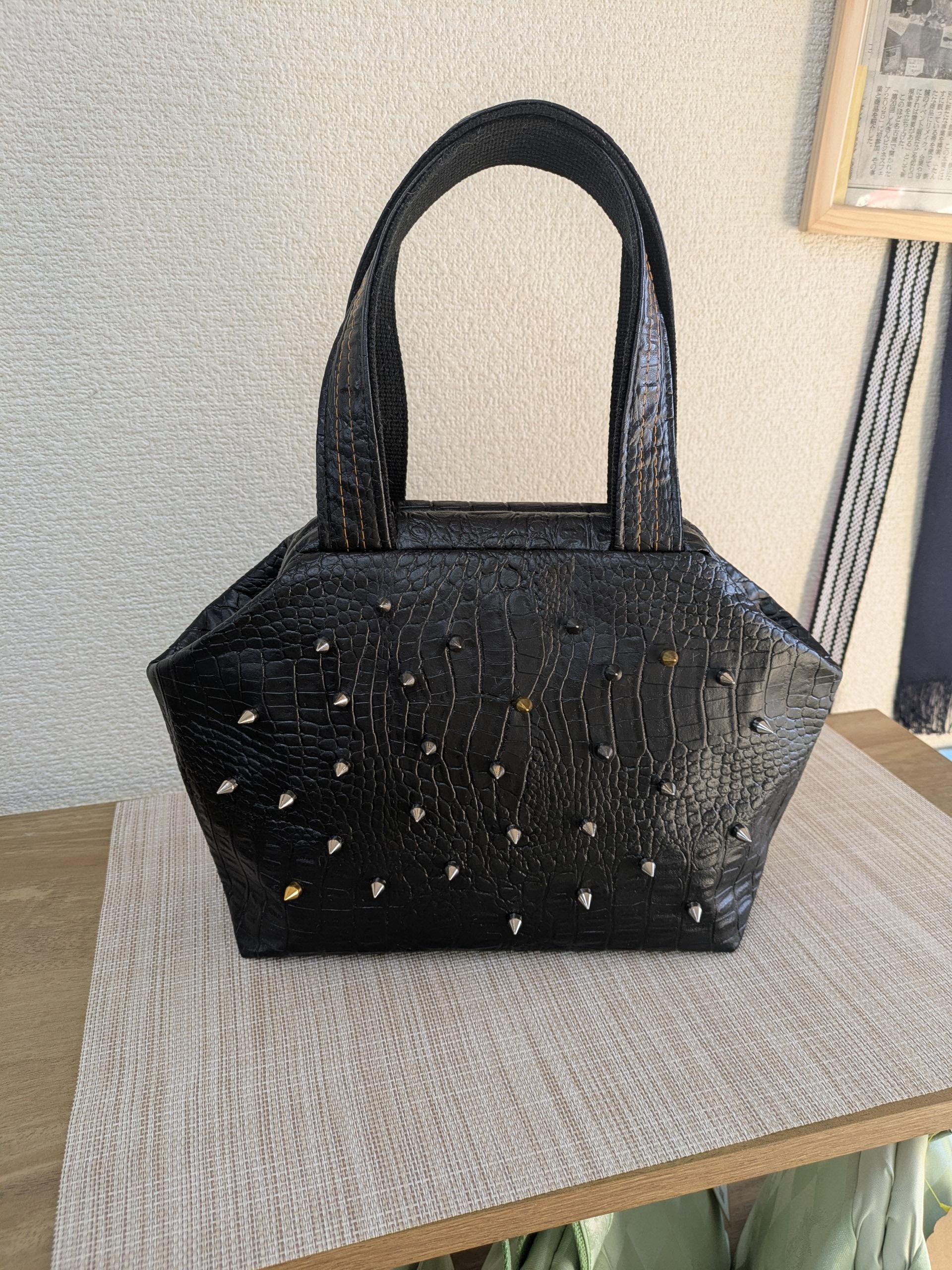 『PAKAO＆PATACO』　サイズM２　スペイン製生地『クロコ・リッチ』　スタッズバージョン　送料無料1枚目の画像