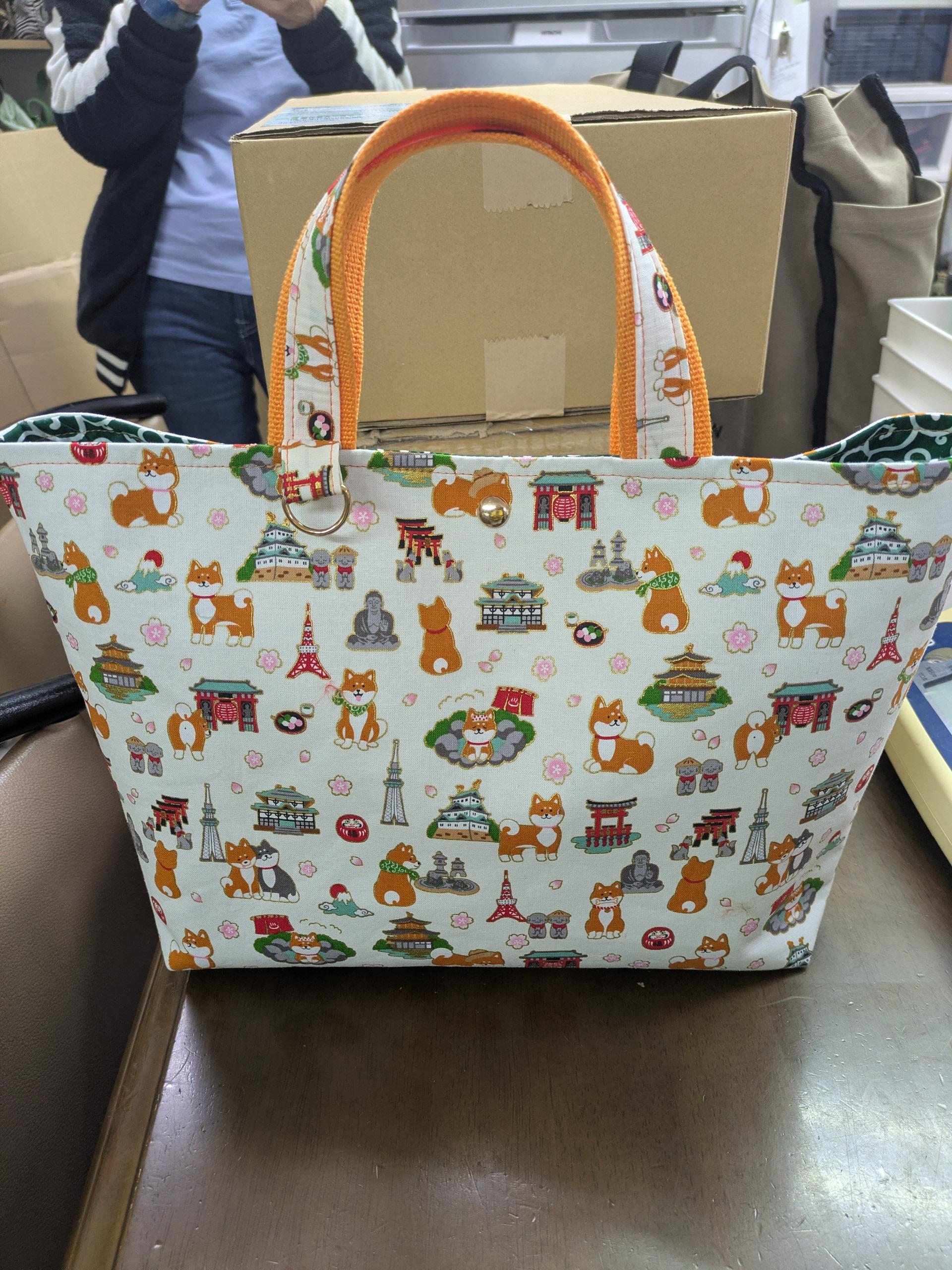 限定❣❣入園のお祝いに作った！マグネットボタントートバック　ワンちゃん白　￥6980　２個限定（送料込み）1枚目の画像