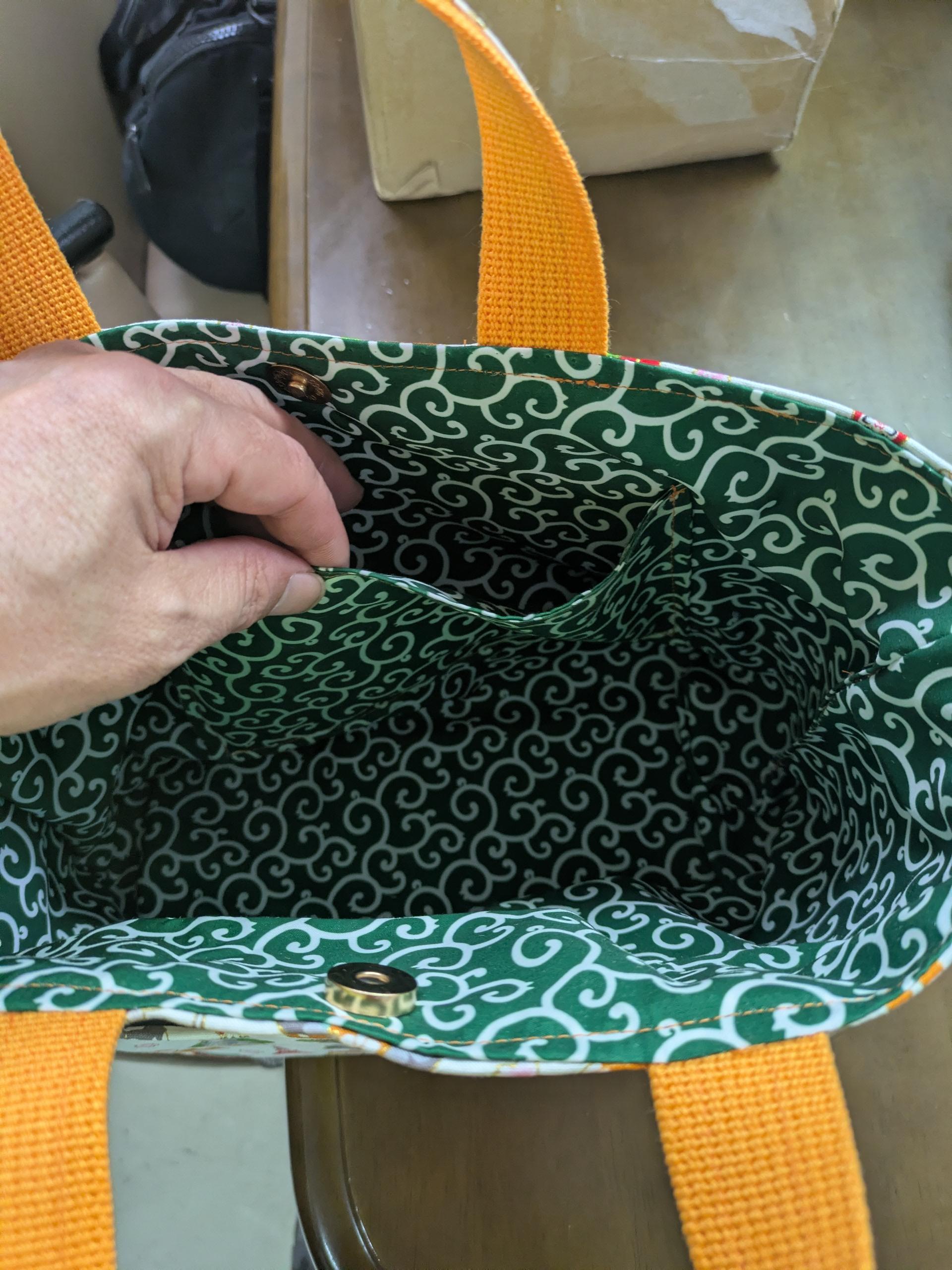 限定❣❣入園のお祝いに作った！マグネットボタントートバック　ワンちゃん白　￥6980　２個限定（送料込み） | 8枚目