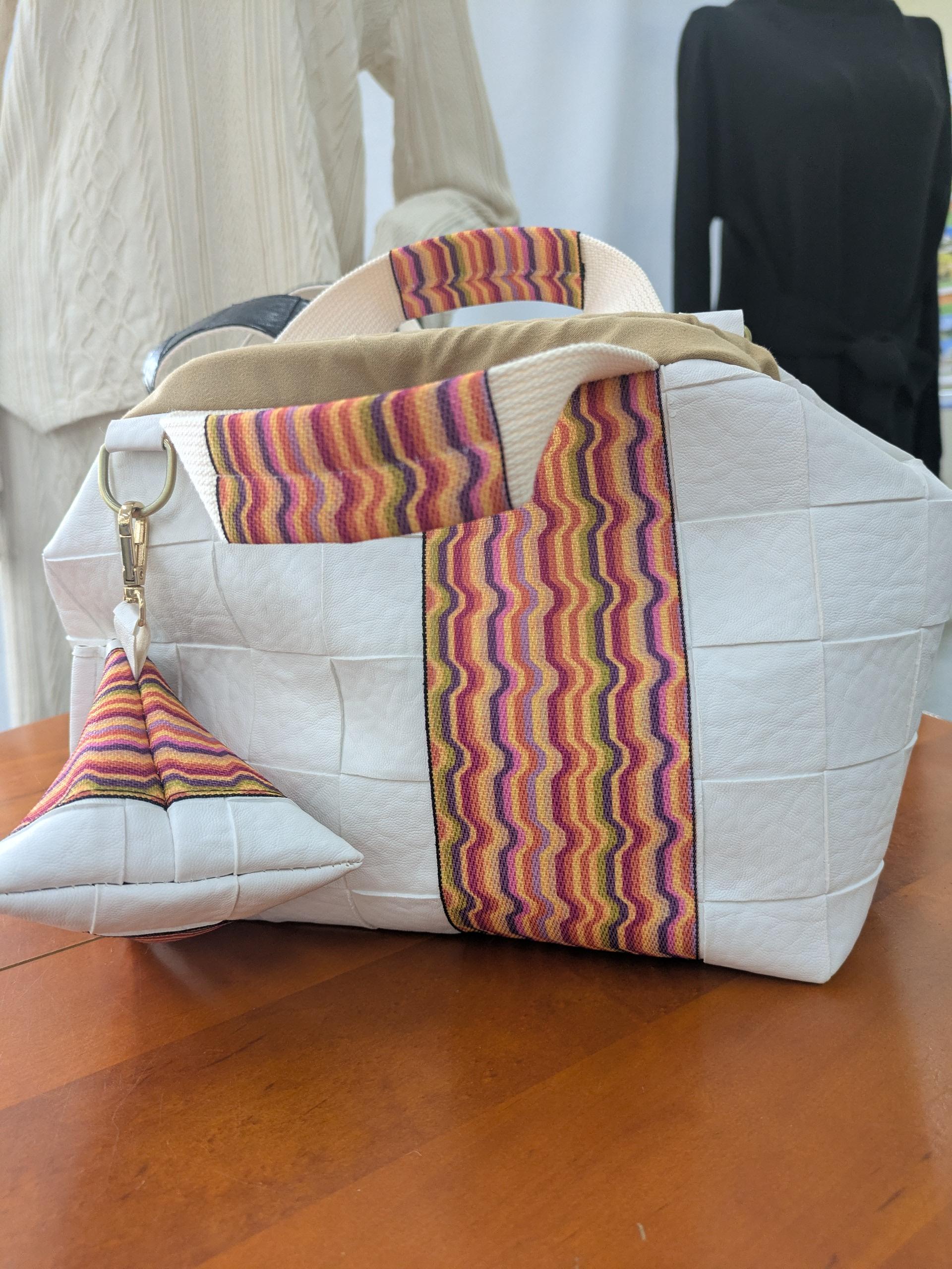 @合皮　カラス撃退対策GOLFラウンドバック　トートバック　『G-Job』ポーチ付き　Mタイプ　ばね口金具　送料無料1枚目の画像