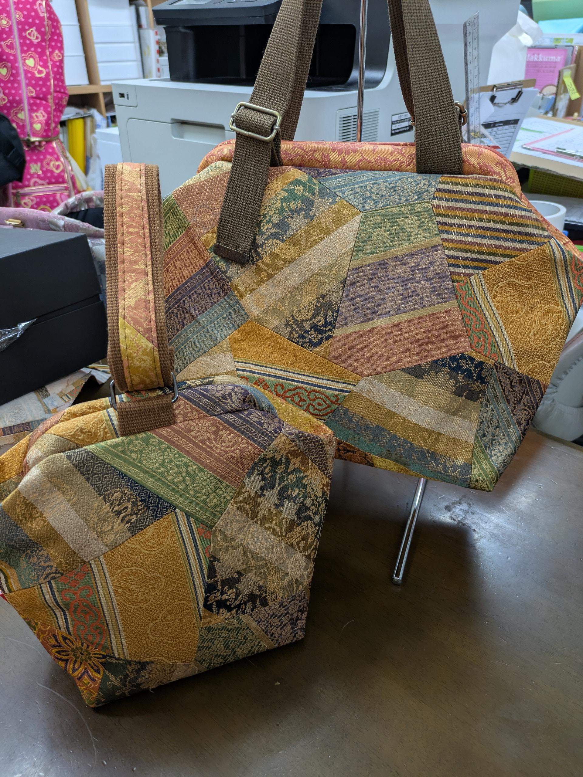 パッチワークの帯から　『オビカラ』『ころんバック』の2点を作りました。ぜひセットで！送料無料1枚目の画像
