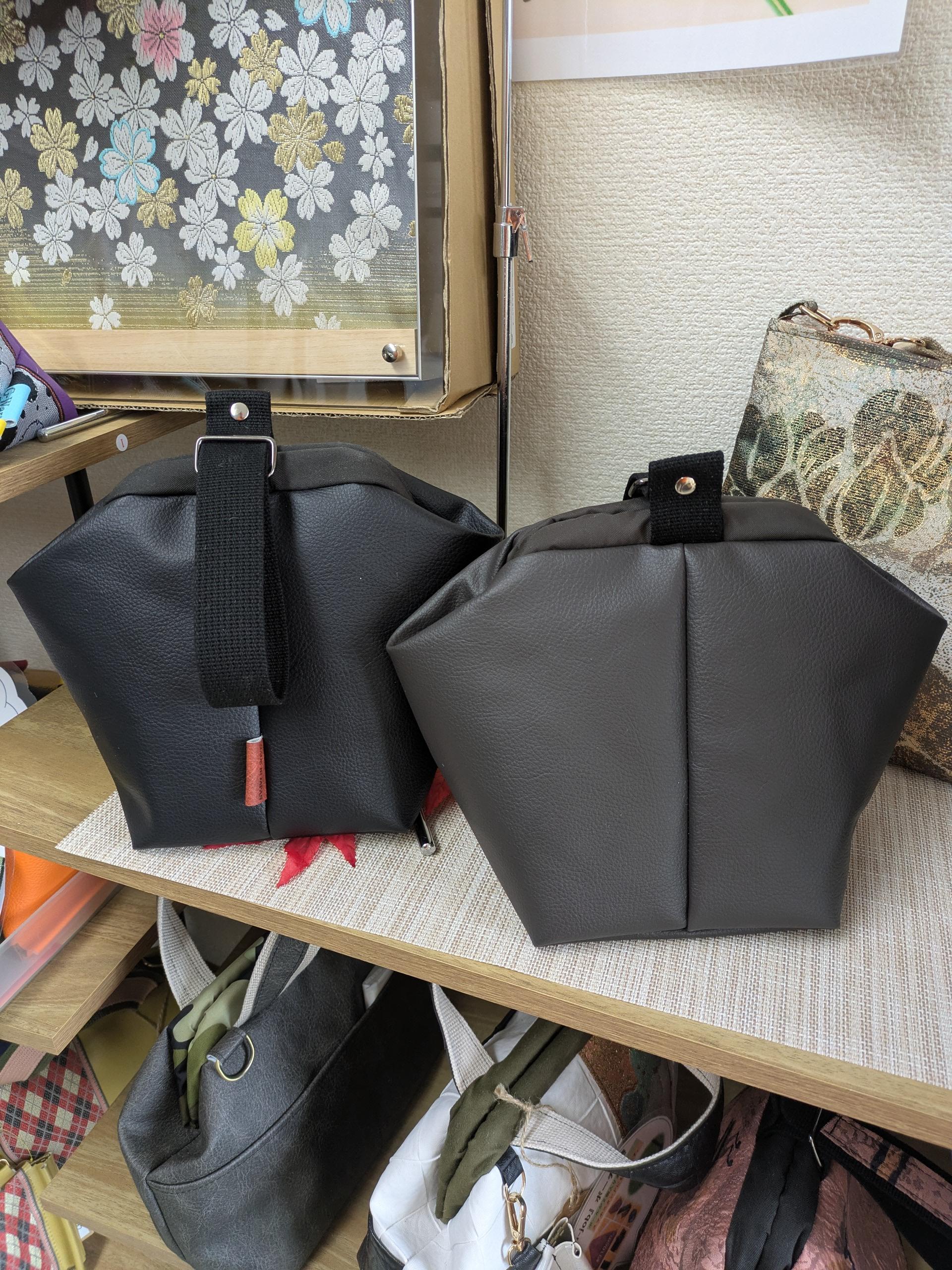 男性にも人気新作！　『ころんバック』　❣新作❣　合皮タイプ　カラーはグレイ