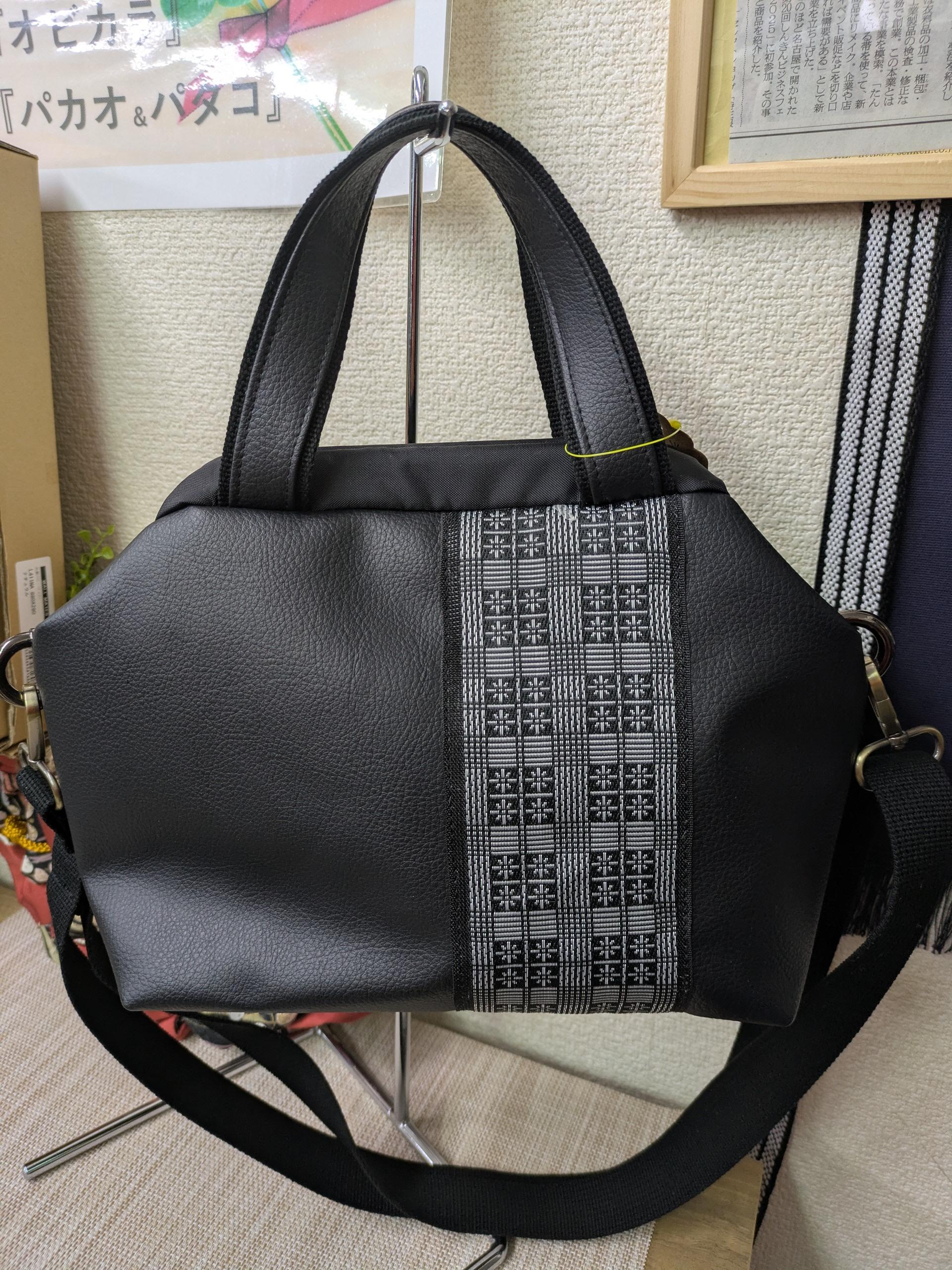 『PAKAO＆PATACO』合皮バック　『吉祥』紋様　サイズ　M2　ショルダーベルト付き　送料無料1枚目の画像