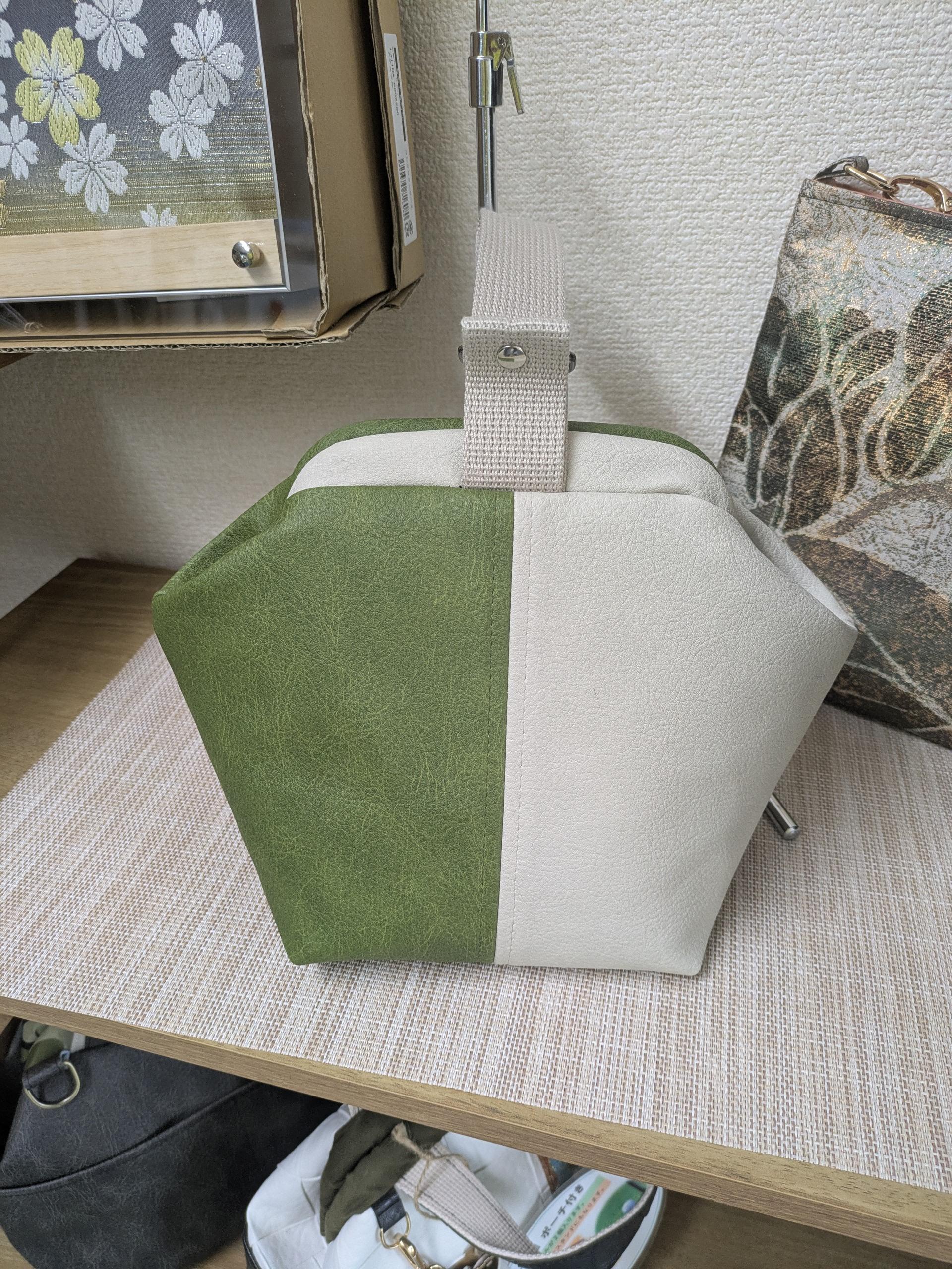 【受注生産です】男性にも人気の　『ころんバック』　　合皮ツインカラータイプ1枚目の画像