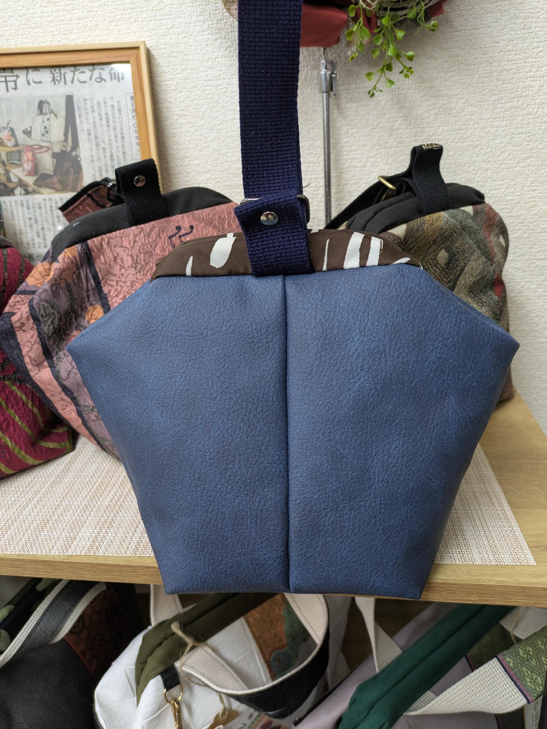 新作！　『ころんバック』　❣新作❣　合皮タイプ　同じカラーでも内側が異なります1枚目の画像