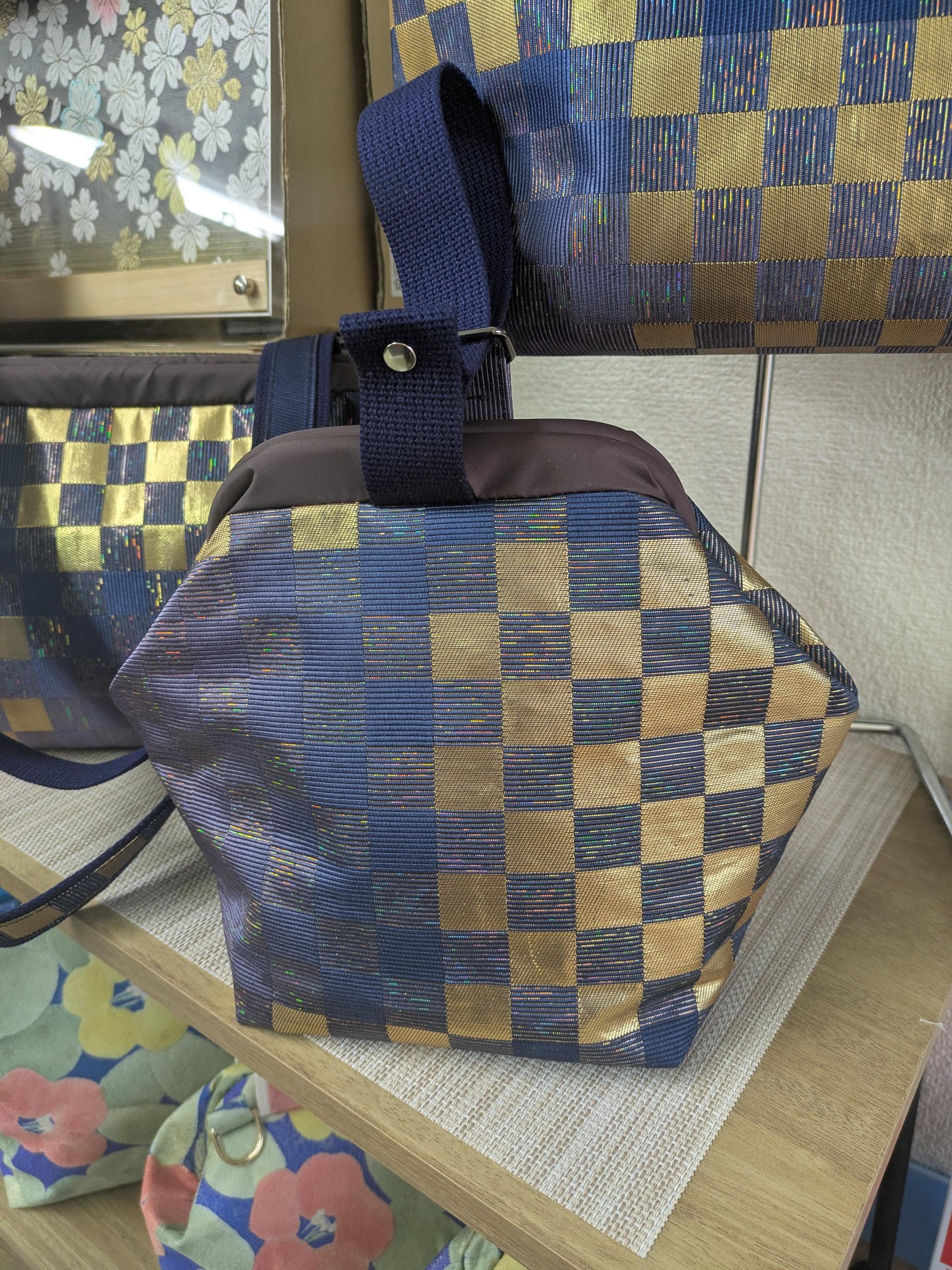 『ころんバック』 帯から作った可愛いバック 『市松柄』吉祥文様のお守りバック1枚目の画像